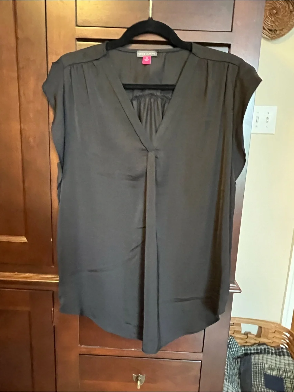 Vince Camuto Black V-Neck Cap Sleeve Blouse Flutter Sleeves Medium